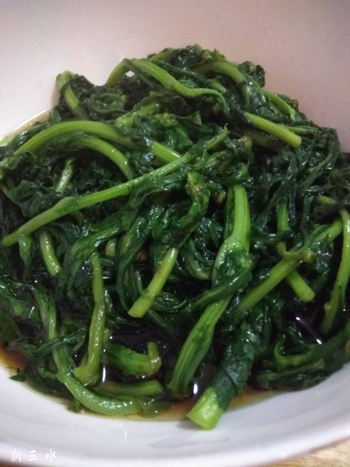 蒜蓉炒有机茼蒿菜