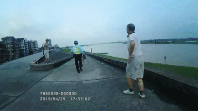 6e8a1b38bfcb8d488196555f3a445472.gif