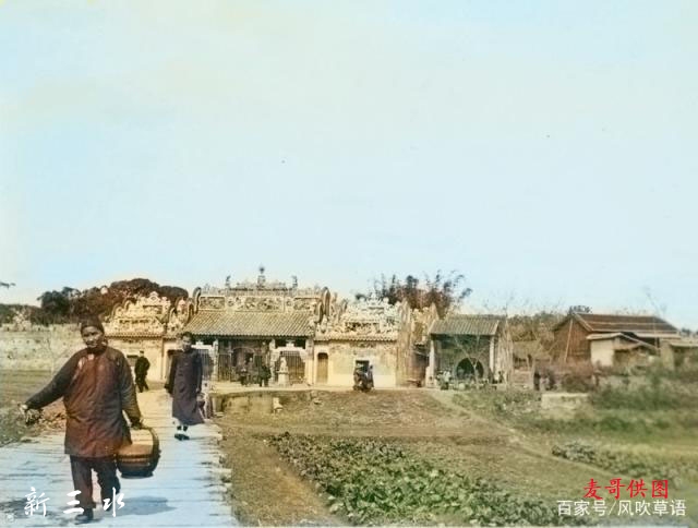 古寺庙 和庙前道路上的行人 三水 1909年2月.jpeg