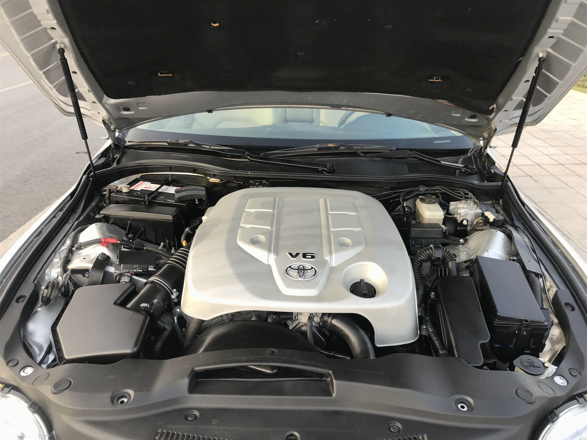 费用齐全,个人一手车,年检保险到2020年7月,配备5gr-fe v6发动机,电动