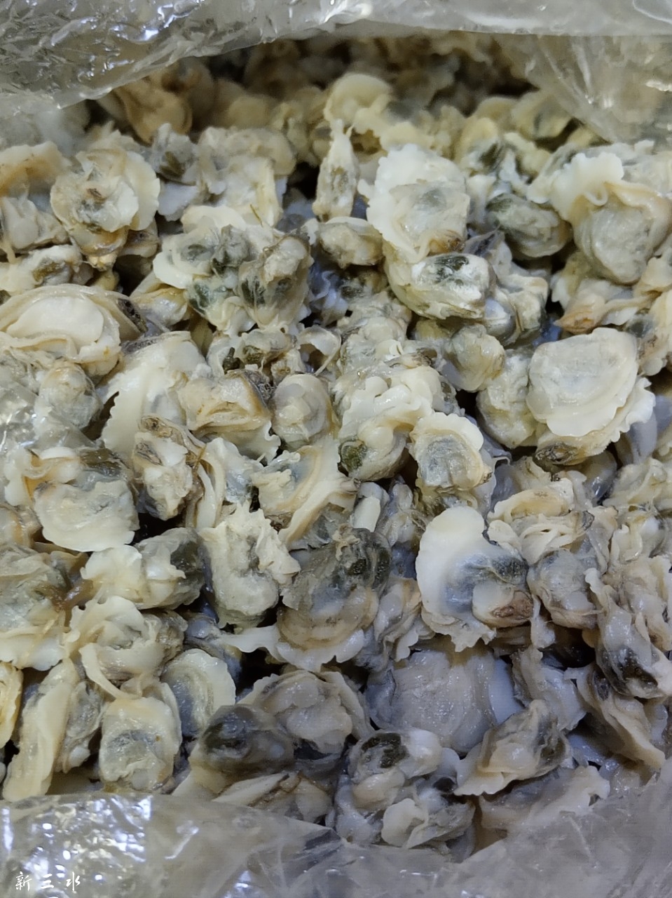 荔浦香芋焖北江河蚬肉.