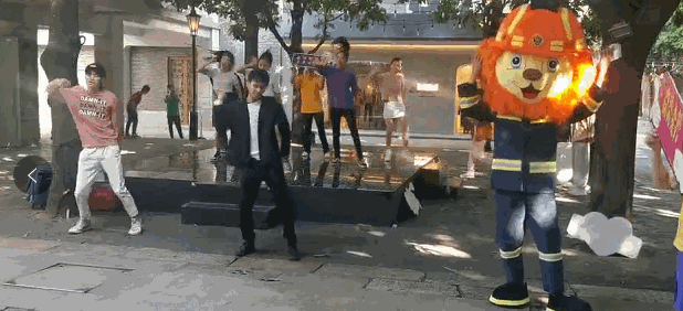 f921579d968a72eeab3488973fcf9a74.gif