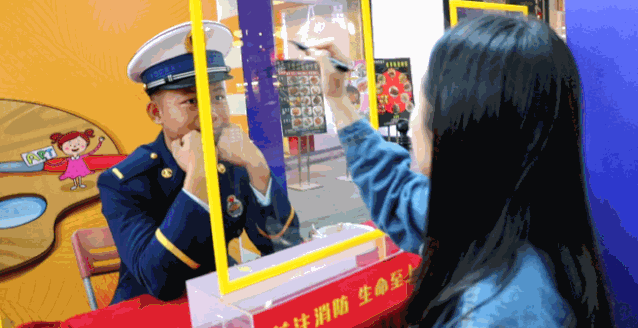 7719ca3b091510cfcc624bf43d2a05d9.gif
