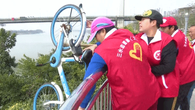 e6d6c019afb3e2cebeeac5eeb01edbcb.gif