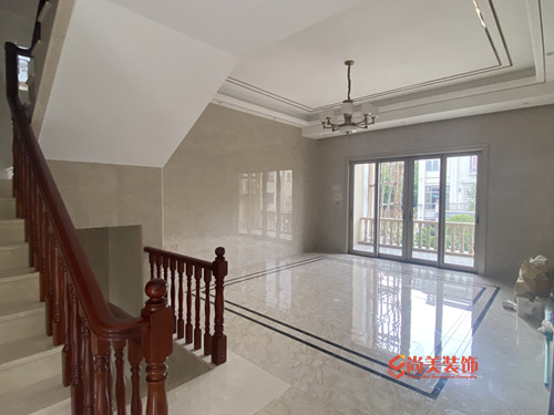 105741yzmqbuni95353n5f.jpg