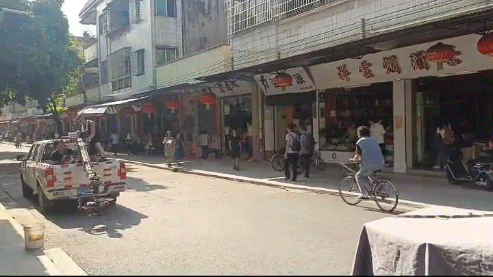 810f1f5052d736edaece3497a7442ce5.gif