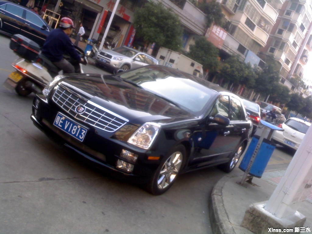 Cadillac SLS [01].jpg