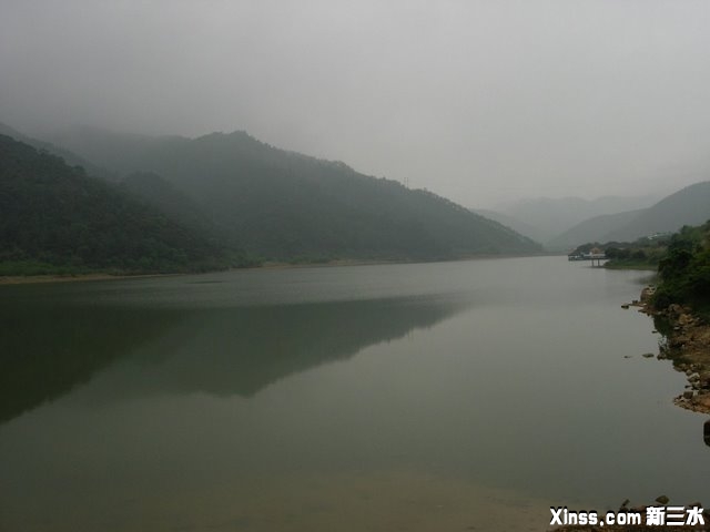 葫芦山到贞山路上的湖.JPG