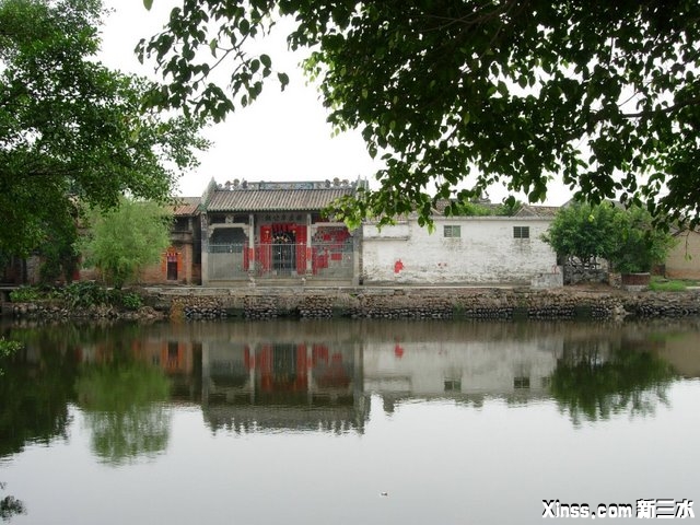 美丽水塘.JPG