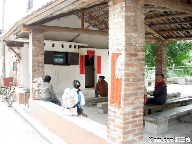 又一路边电视厅.JPG
