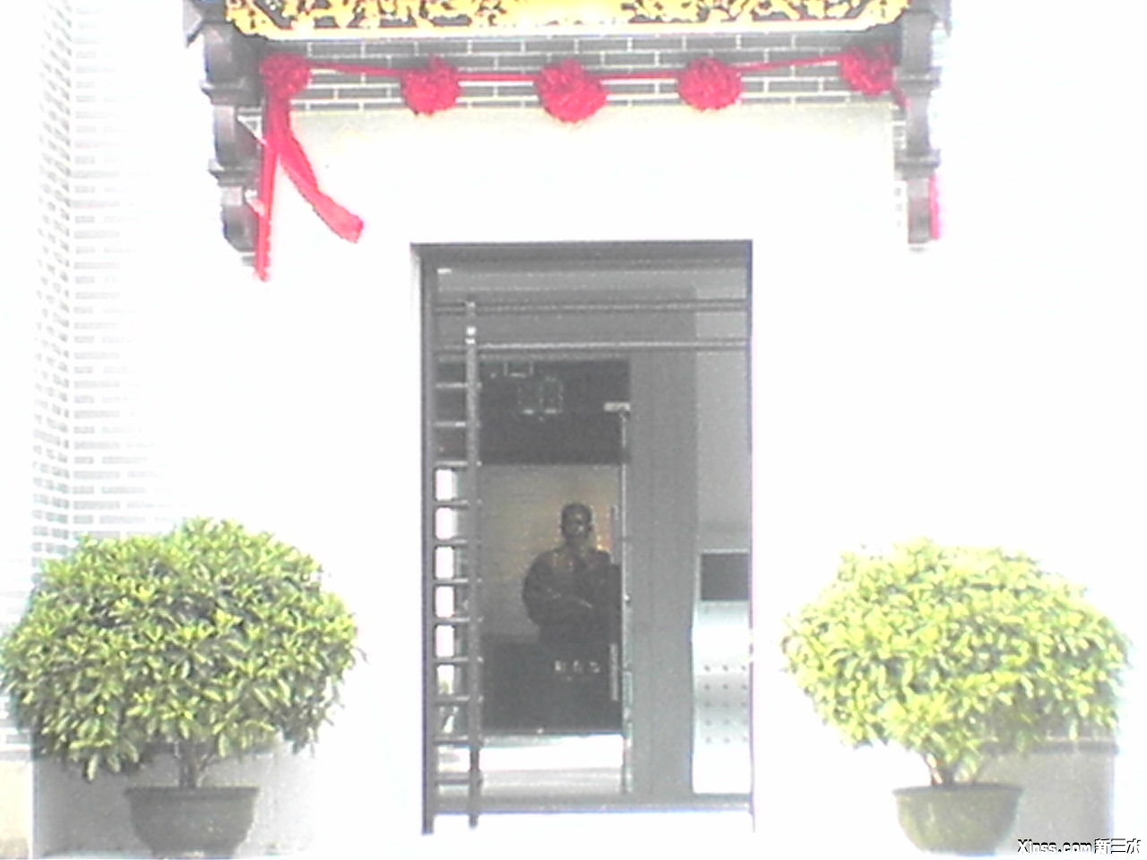 系门口偷影...