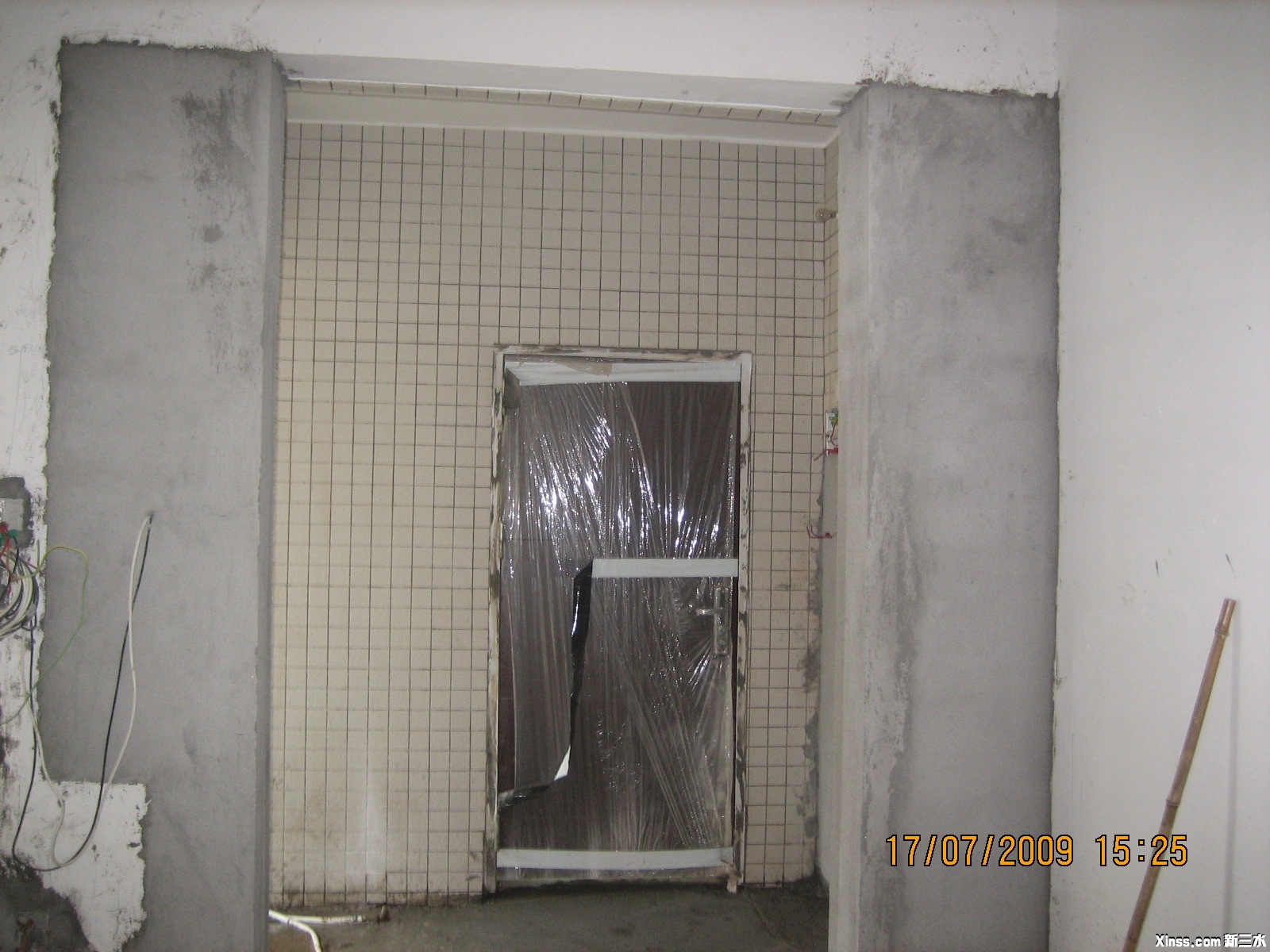 ��������ұ߱�ǽ�������úúõģ�Ҫ���������������ʹ���Ӱ�